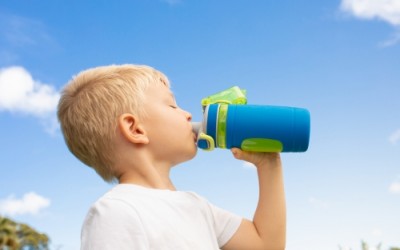 Как да изберете качествена бутилка за вода за училище?
