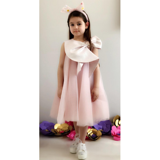 Детска официална рокля в цвят пудра с голяма панделка 